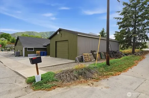 927 E Woodin Avenue Chelan WA 98816