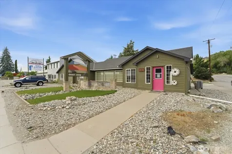 927 E Woodin Avenue Chelan WA 98816