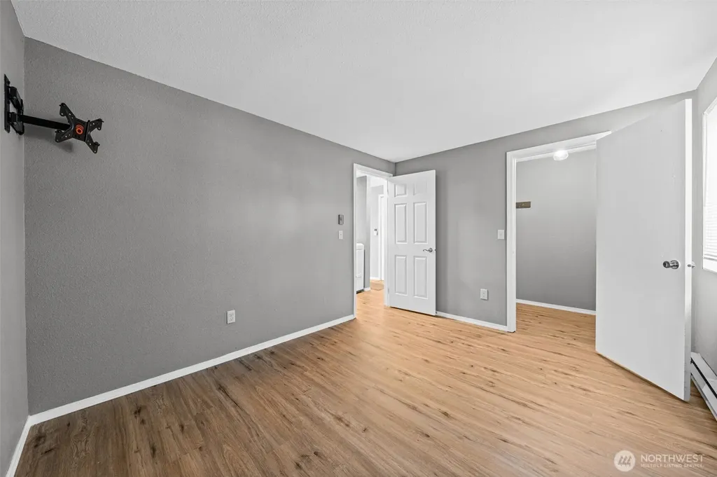 1868 Central Place S Kent WA 98030