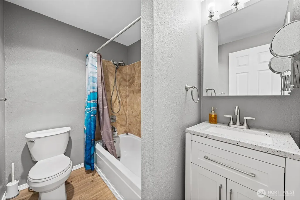 1868 Central Place S Kent WA 98030