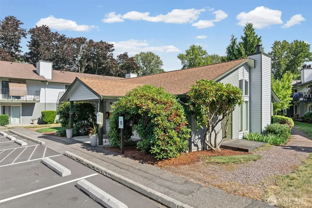 1868 Central Place S Kent WA 98030