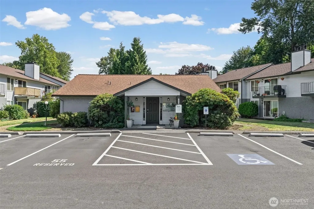 1868 Central Place S Kent WA 98030