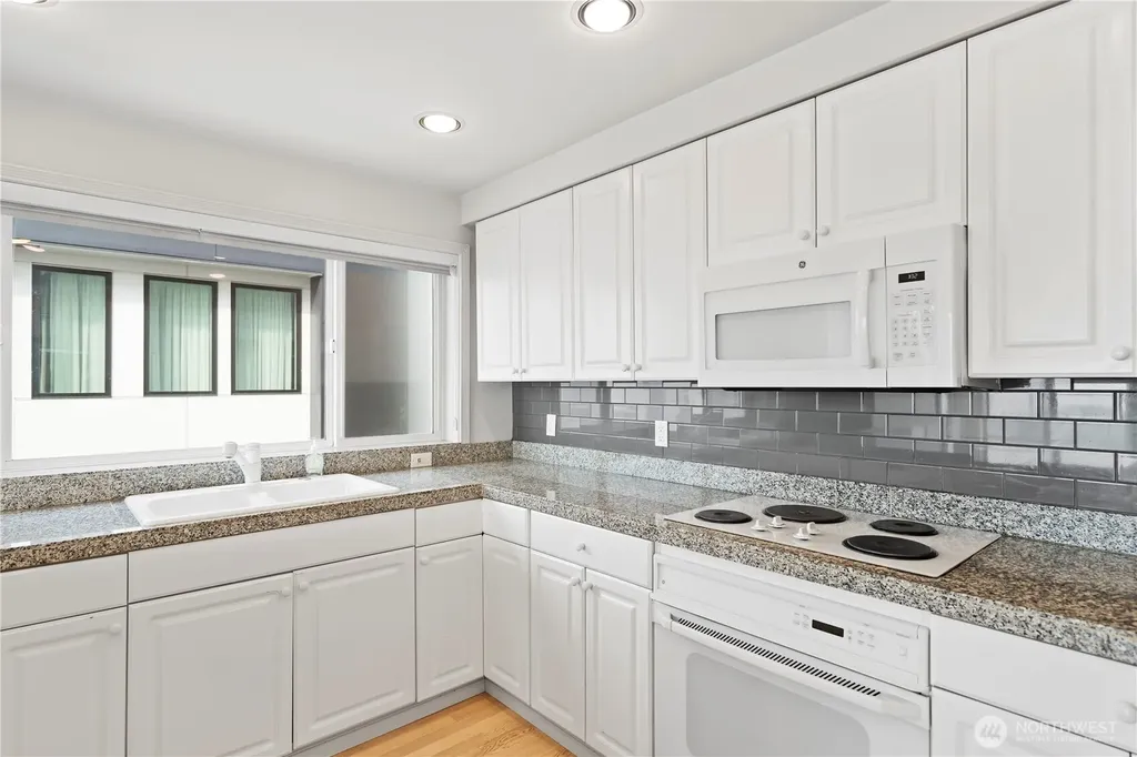 601 W Mercer Place Seattle WA 98119