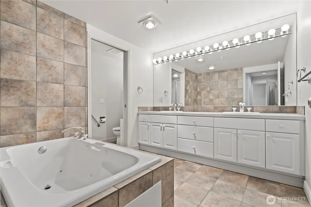 601 W Mercer Place Seattle WA 98119