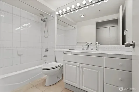 601 W Mercer Place Seattle WA 98119