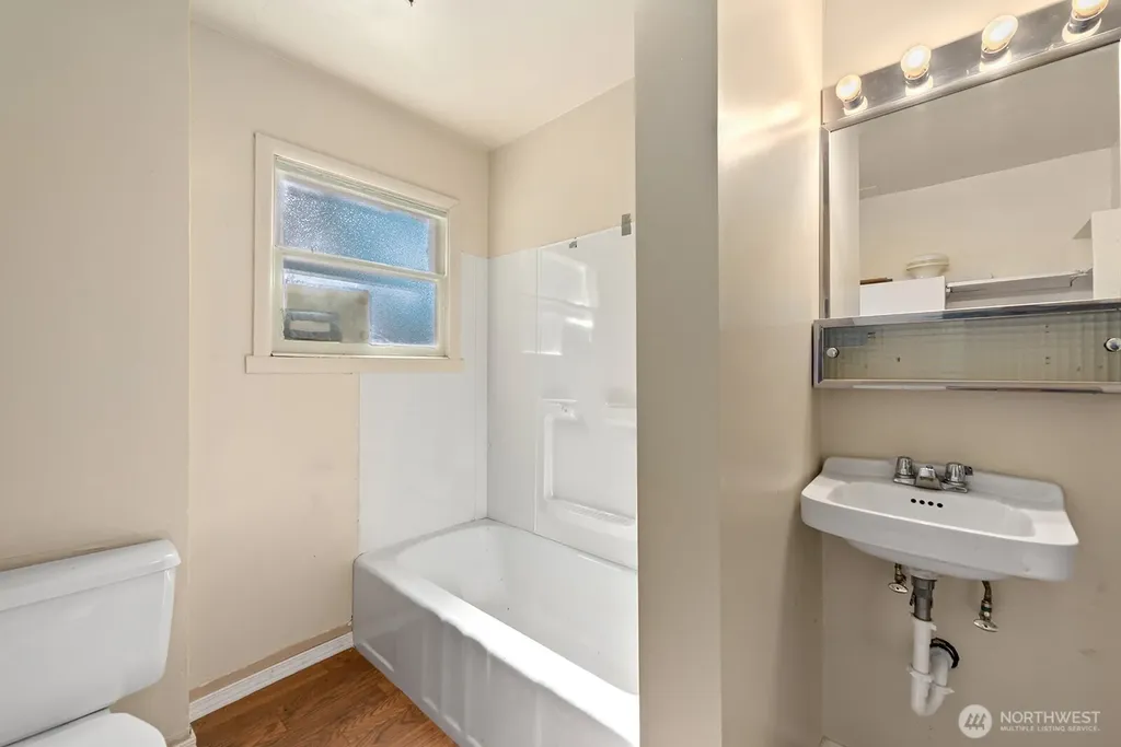 17552 12th Avenue NE Shoreline WA 98155