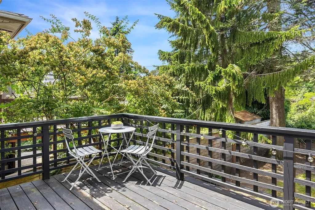 2537 2nd Avenue W Seattle WA 98119