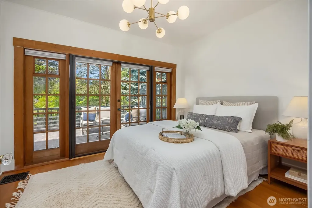 2537 2nd Avenue W Seattle WA 98119