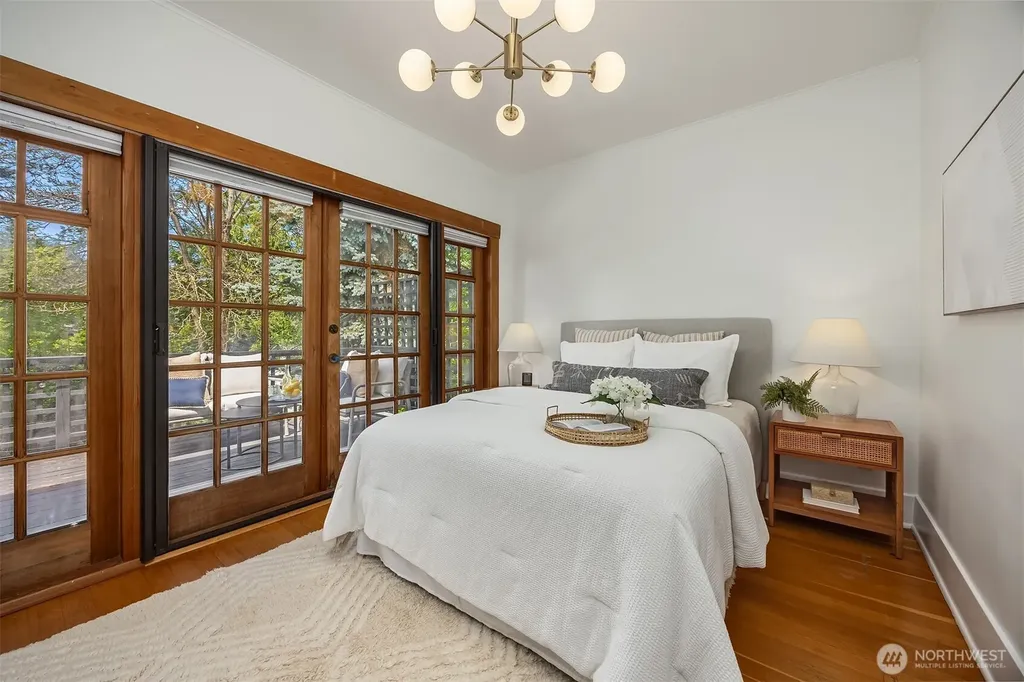 2537 2nd Avenue W Seattle WA 98119