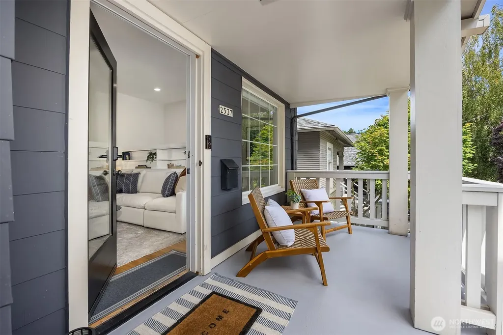 2537 2nd Avenue W Seattle WA 98119