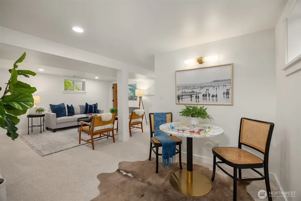 2537 2nd Avenue W Seattle WA 98119