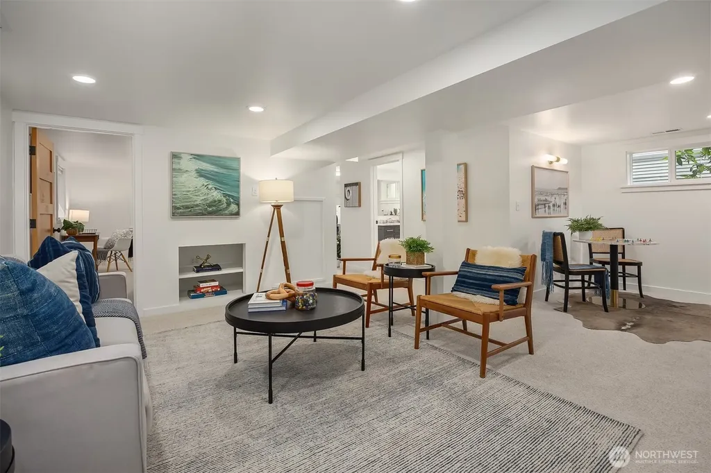 2537 2nd Avenue W Seattle WA 98119