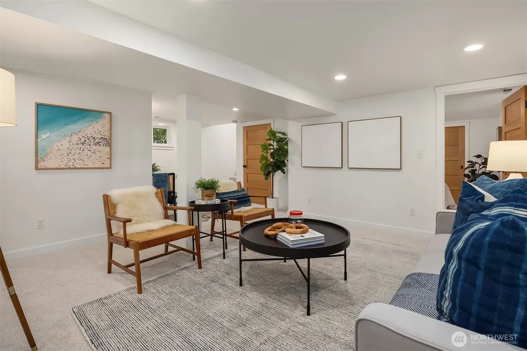2537 2nd Avenue W Seattle WA 98119