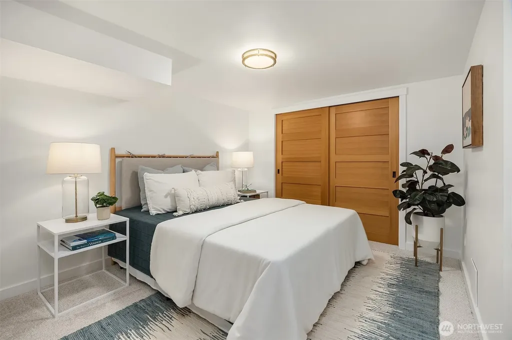 2537 2nd Avenue W Seattle WA 98119