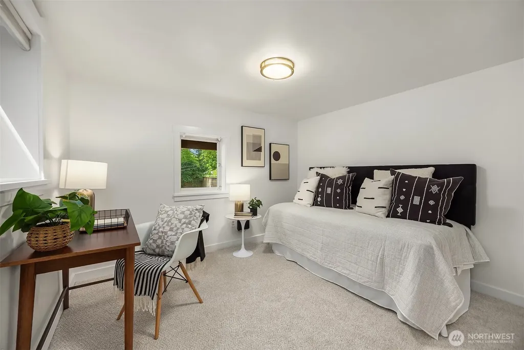2537 2nd Avenue W Seattle WA 98119