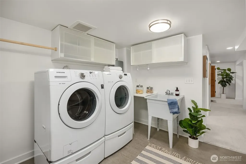 2537 2nd Avenue W Seattle WA 98119