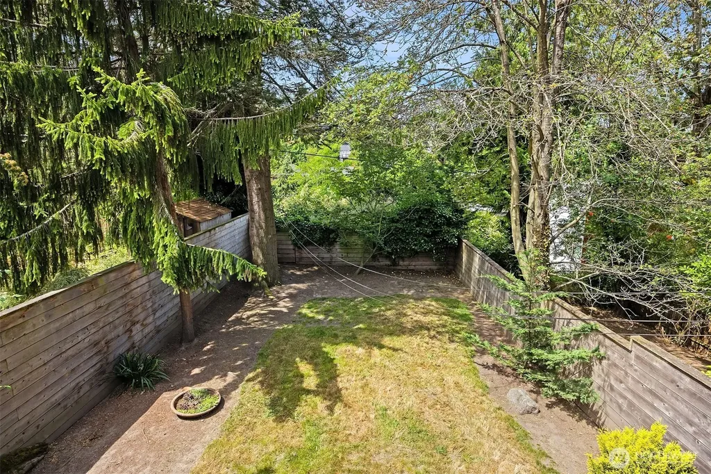 2537 2nd Avenue W Seattle WA 98119