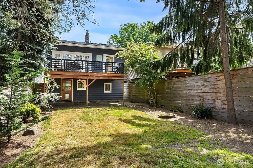 2537 2nd Avenue W Seattle WA 98119