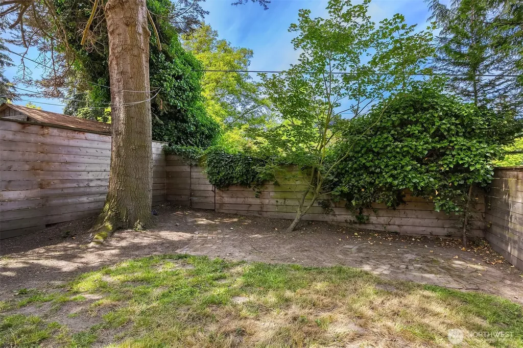 2537 2nd Avenue W Seattle WA 98119