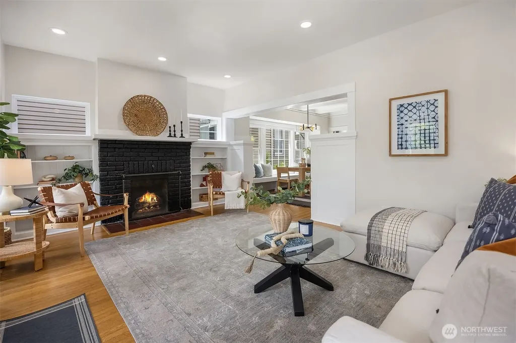 2537 2nd Avenue W Seattle WA 98119