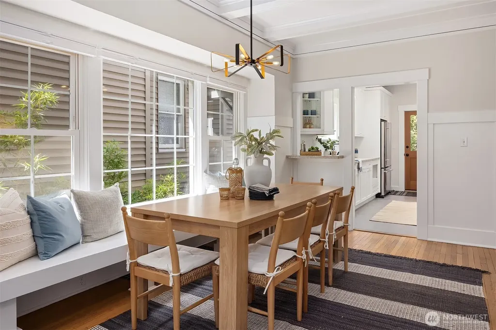 2537 2nd Avenue W Seattle WA 98119
