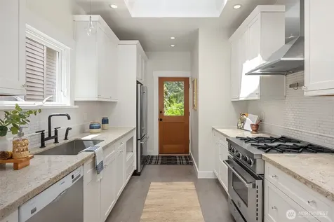 2537 2nd Avenue W Seattle WA 98119
