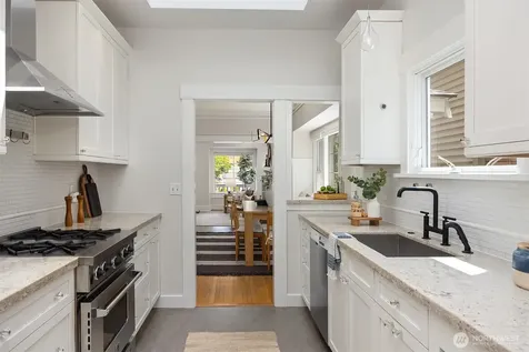 2537 2nd Avenue W Seattle WA 98119