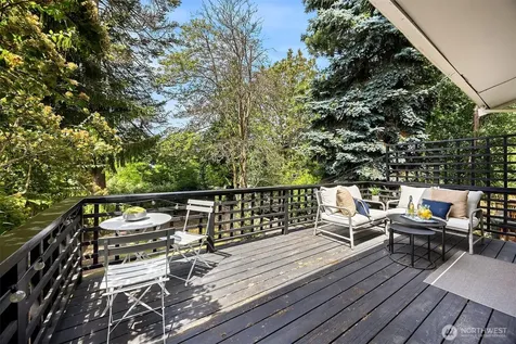 2537 2nd Avenue W Seattle WA 98119