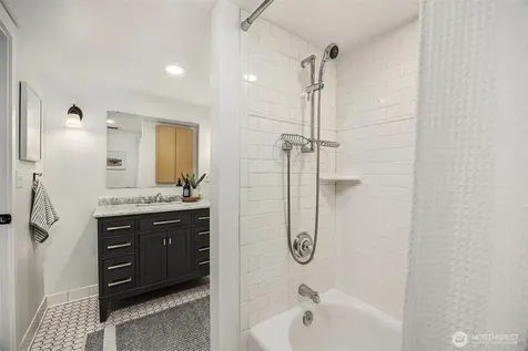 2537 2nd Avenue W Seattle WA 98119