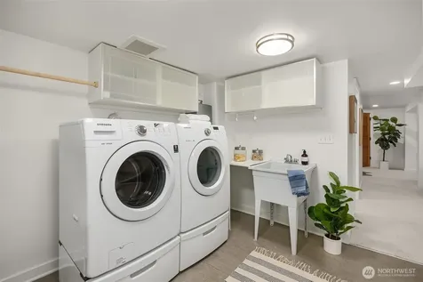 2537 2nd Avenue W Seattle WA 98119