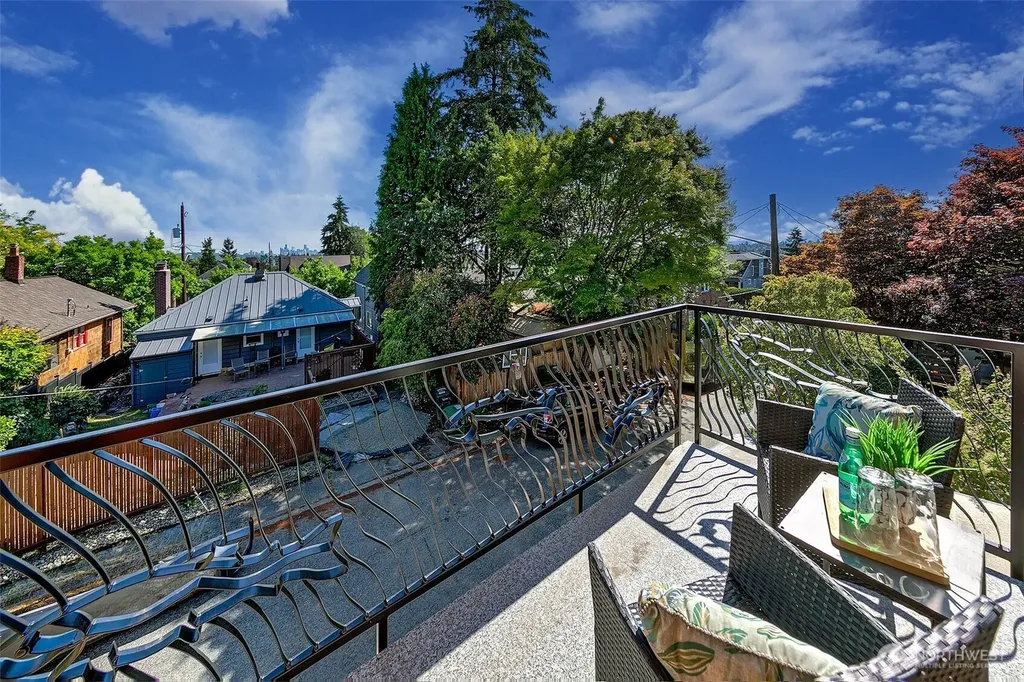 330 NE Elk Place Seattle WA 98115