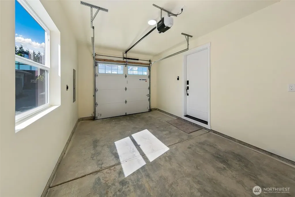 330 NE Elk Place Seattle WA 98115