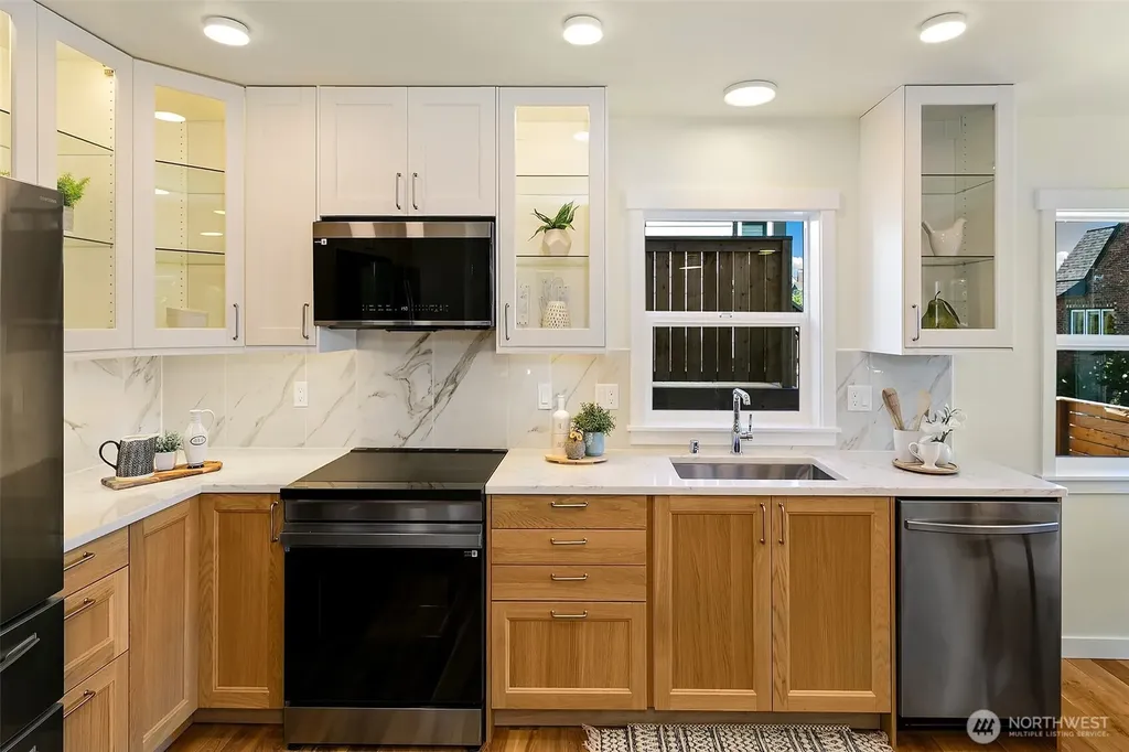 330 NE Elk Place Seattle WA 98115