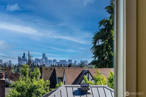 330 NE Elk Place Seattle WA 98115