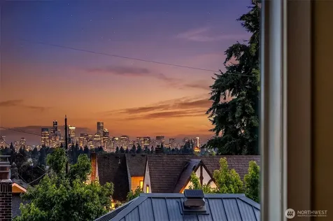 330 NE Elk Place Seattle WA 98115