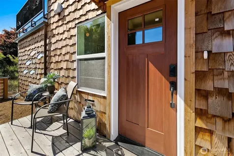 330 NE Elk Place Seattle WA 98115