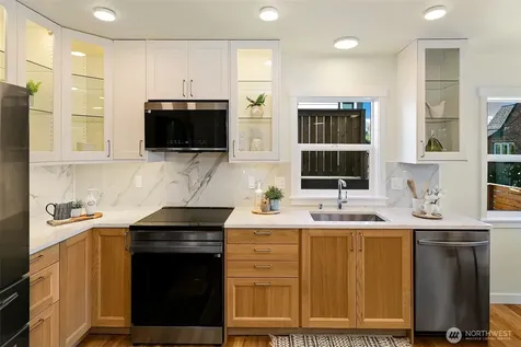330 NE Elk Place Seattle WA 98115