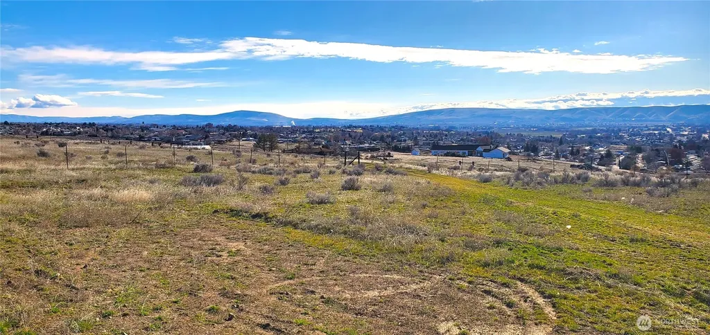 351 Kristi Lane Yakima WA 98901