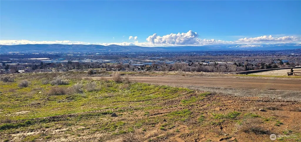 351 Kristi Lane Yakima WA 98901