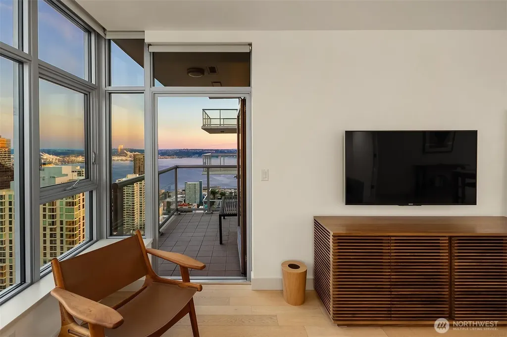 588 Bell Street Seattle WA 98121