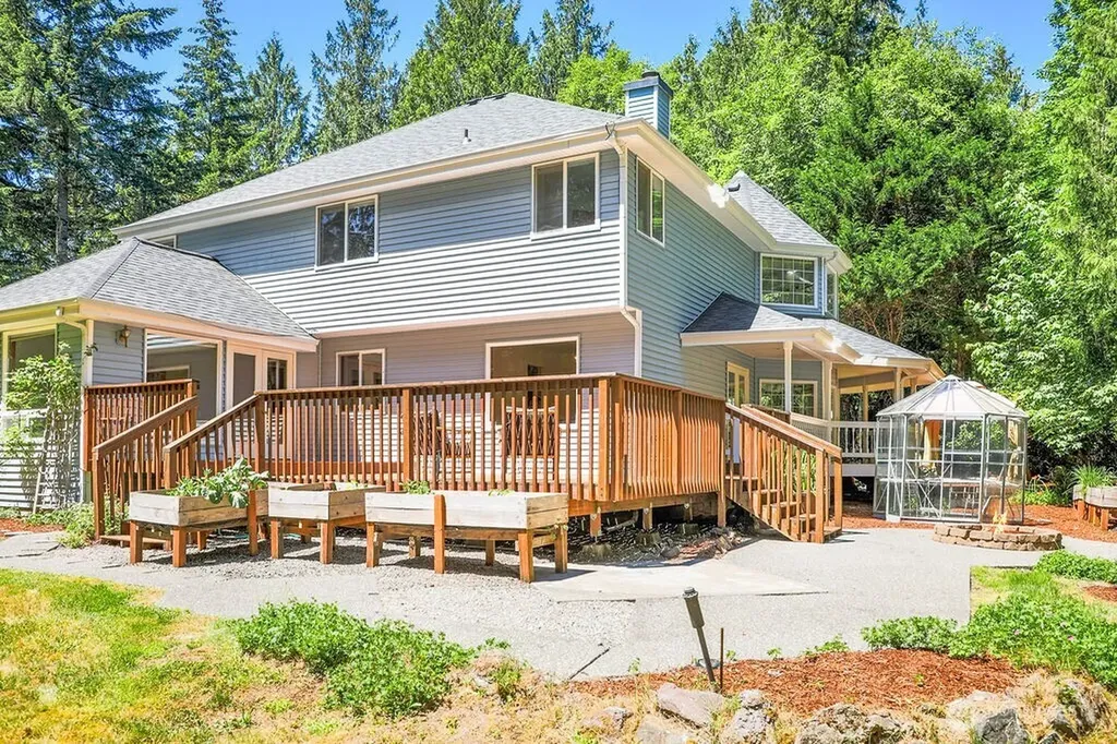 195 NE Lazy Fox Lane Poulsbo WA 98370