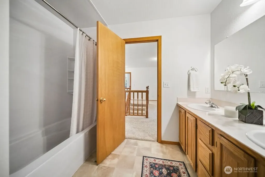 195 NE Lazy Fox Lane Poulsbo WA 98370