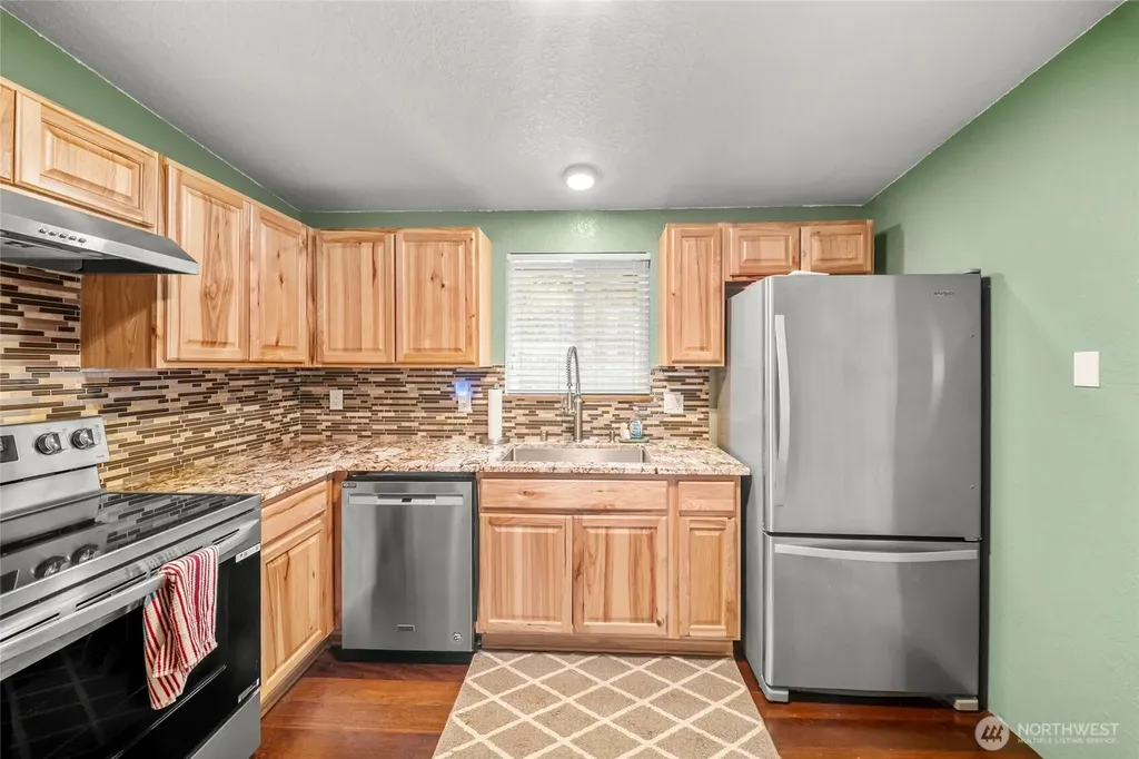 3995 Fischer Park Avenue NE Bremerton WA 98310