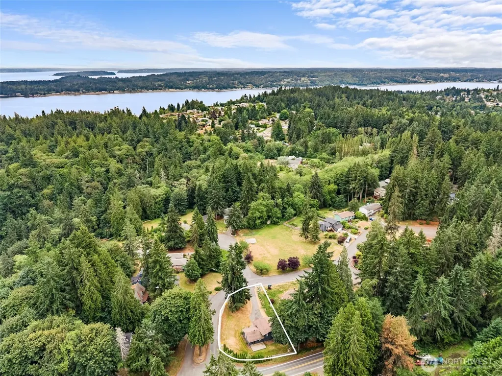 3995 Fischer Park Avenue NE Bremerton WA 98310