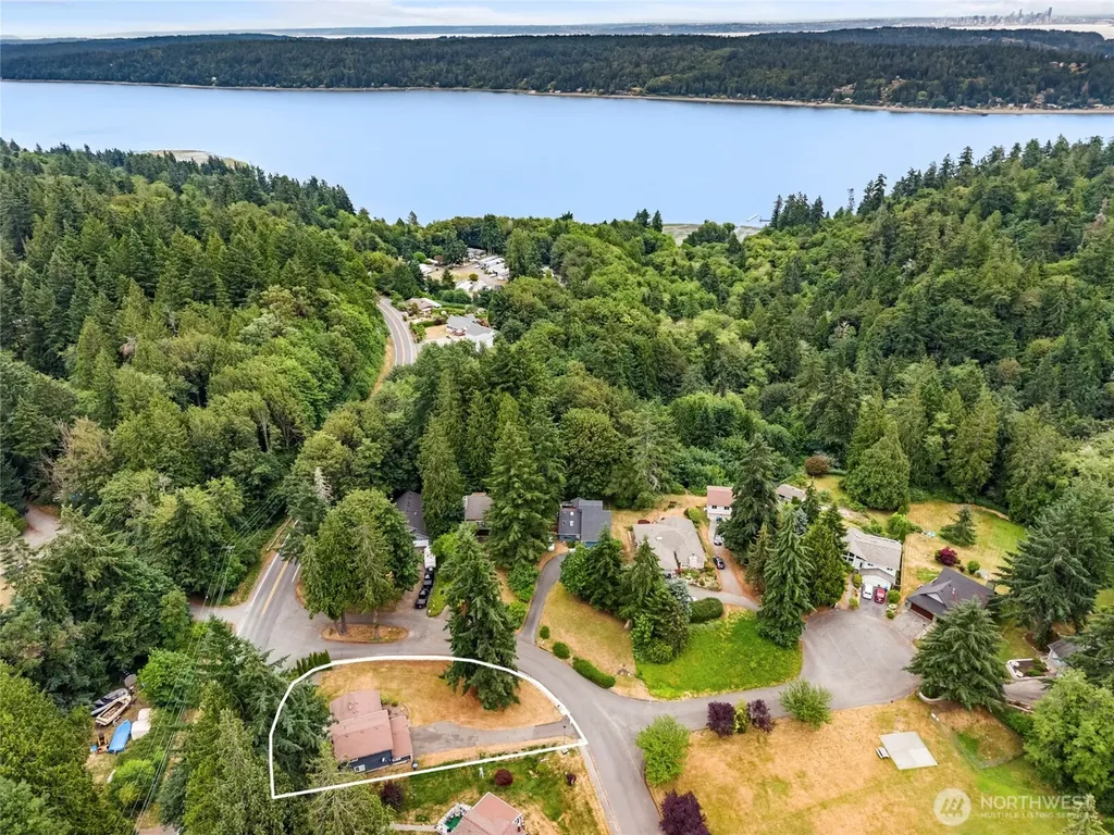 3995 Fischer Park Avenue NE Bremerton WA 98310