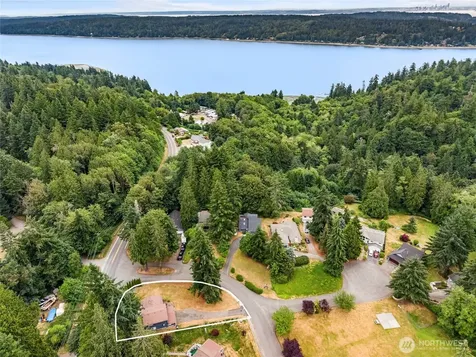3995 Fischer Park Avenue NE Bremerton WA 98310