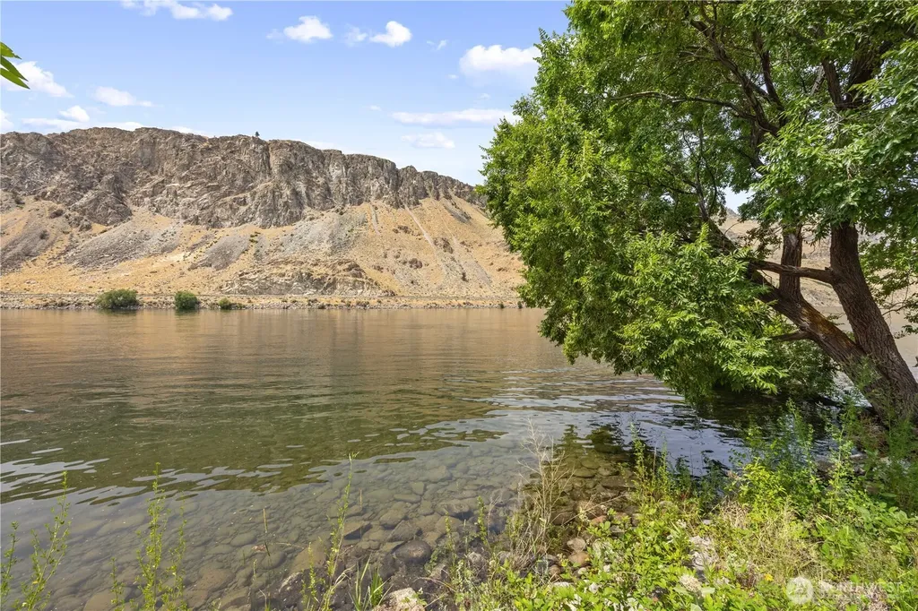 27 N Shore Drive Orondo WA 98843
