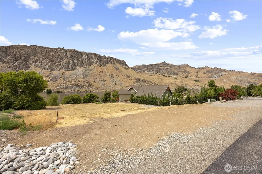 27 N Shore Drive Orondo WA 98843