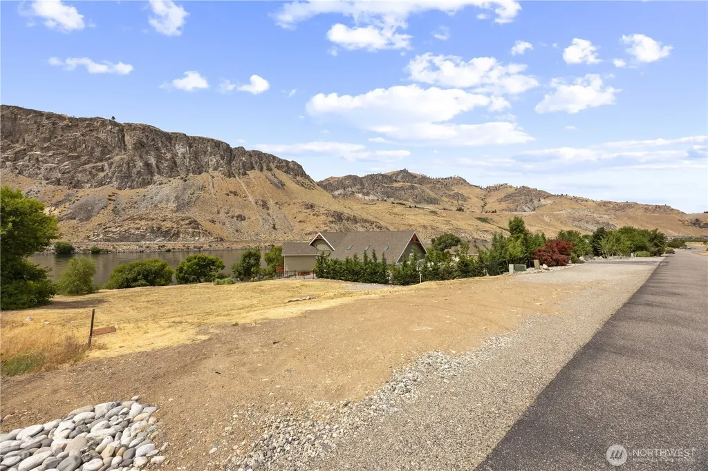 27 N Shore Drive Orondo WA 98843