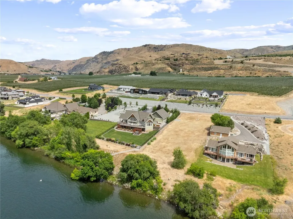 27 N Shore Drive Orondo WA 98843
